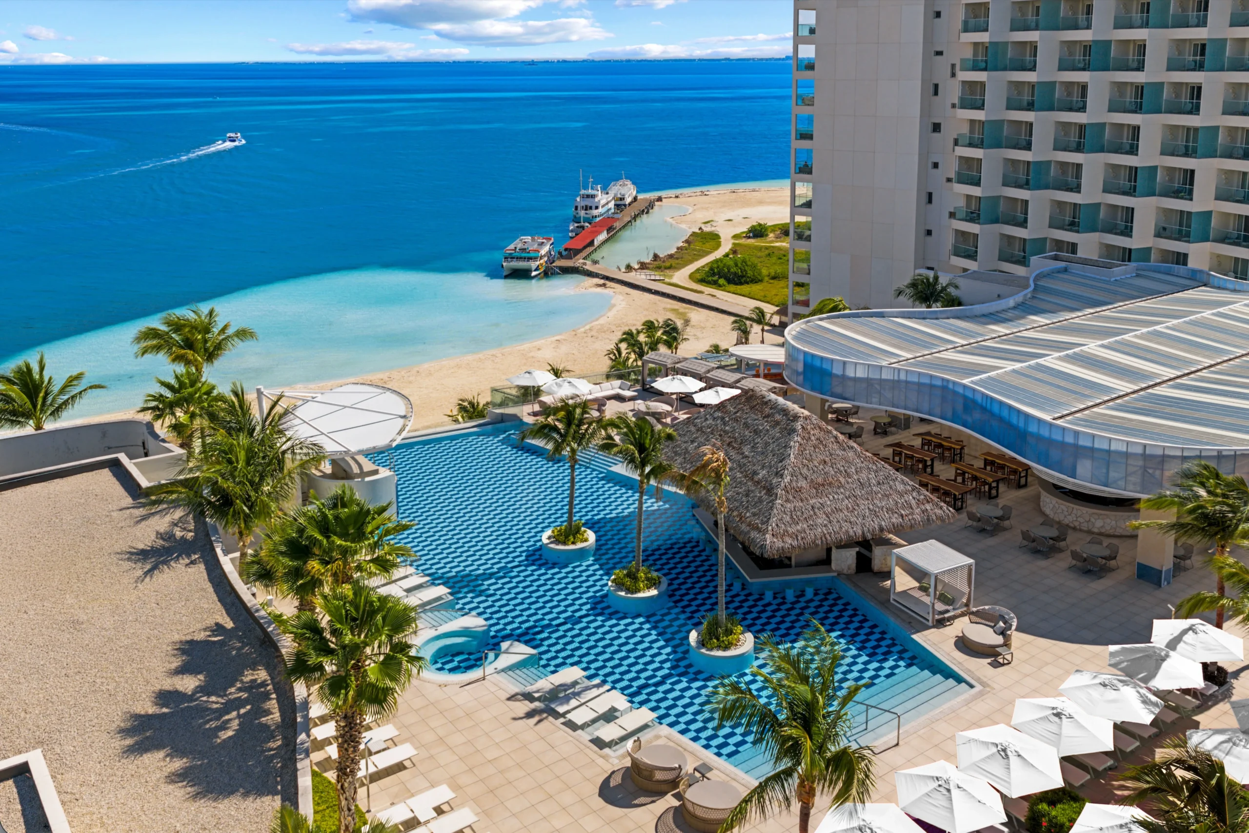 Amare-Cancun-Adults-Only-All-Inclusive-Resort-Curio-by-Hilton-Pool-and-Beach-Area